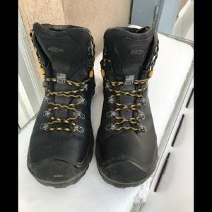 Keen Men’s Size 13 Hiking Boots